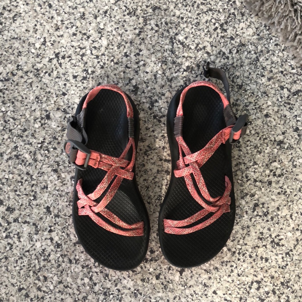 Chacos Size 6 coral straps